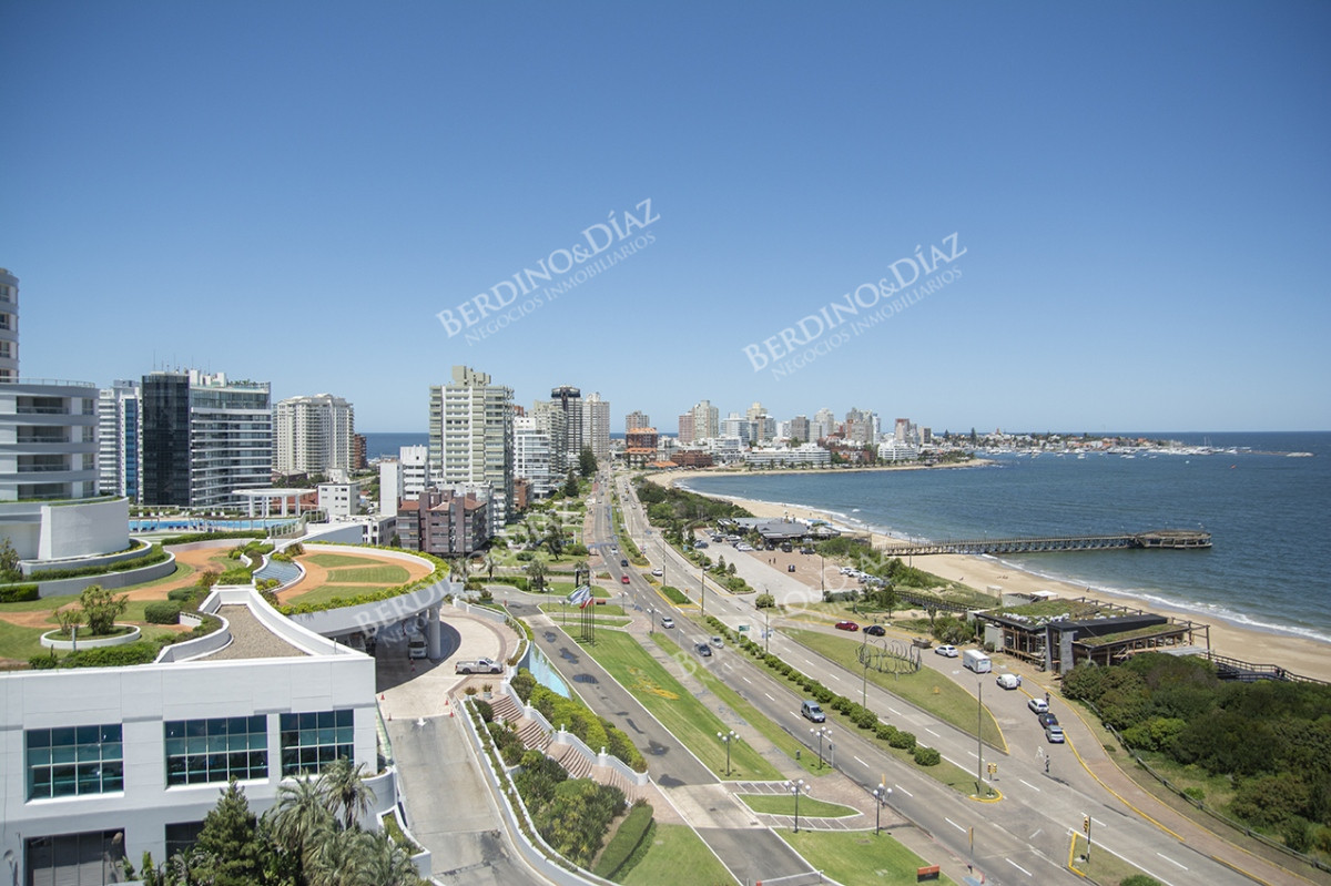 Apartamento ID.2478 - Venta apartamento de 3 dormitorios  Playa mansa Punta del Este 