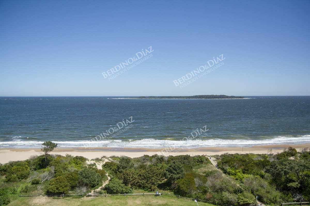 Apartamento ID.2790 -  Edificio Tunquelen II, 3 dormitorios mas servicio, playa mansa 