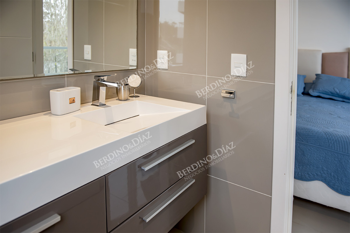 Apartamento ID.2463 - Departamento 3 dormitorios en venta. Oportunidad en Playa Mansa