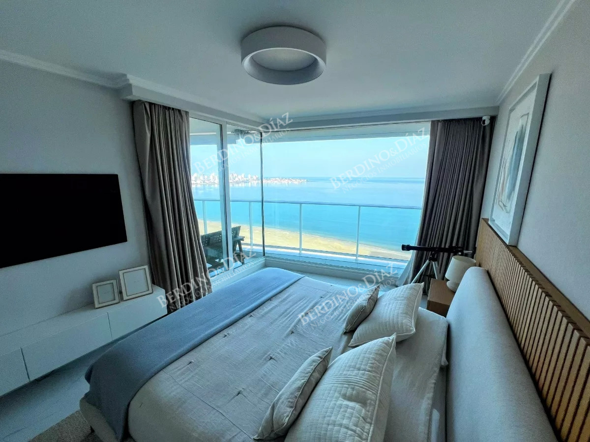 Apartamento ID.2748 - Apartamento en venta 4 dormitorios en Playa Mansa, Punta del Este.