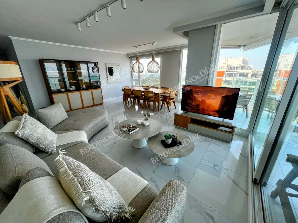 Apartamento ID.2748 - Apartamento en venta 4 dormitorios en Playa Mansa, Punta del Este.