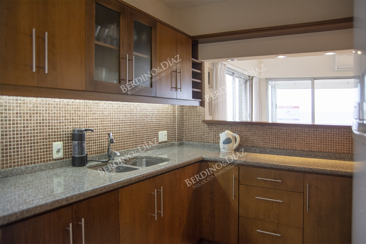 Apartamento ID.2062 - Apartamento 3 dormitorios con parrillero en venta frente al mar