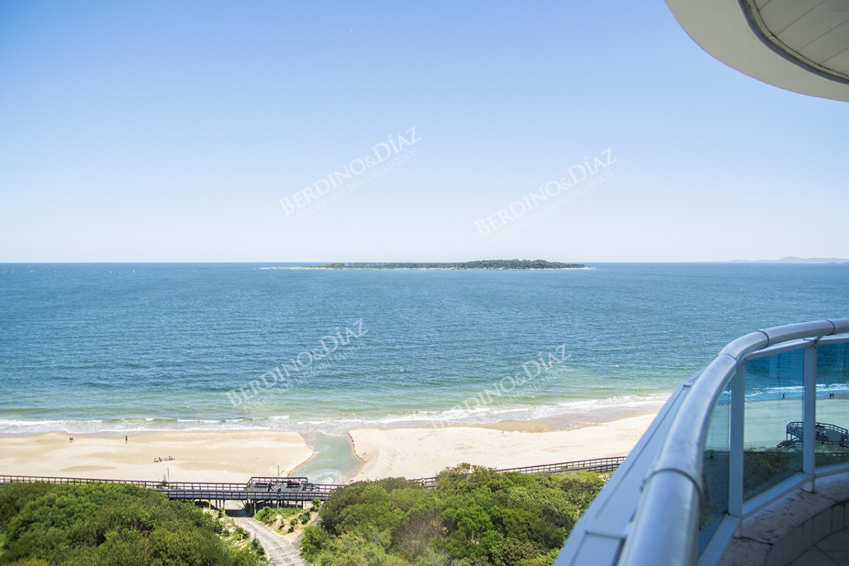 Apartamento ID.2478 - Venta apartamento de 3 dormitorios  Playa mansa Punta del Este 