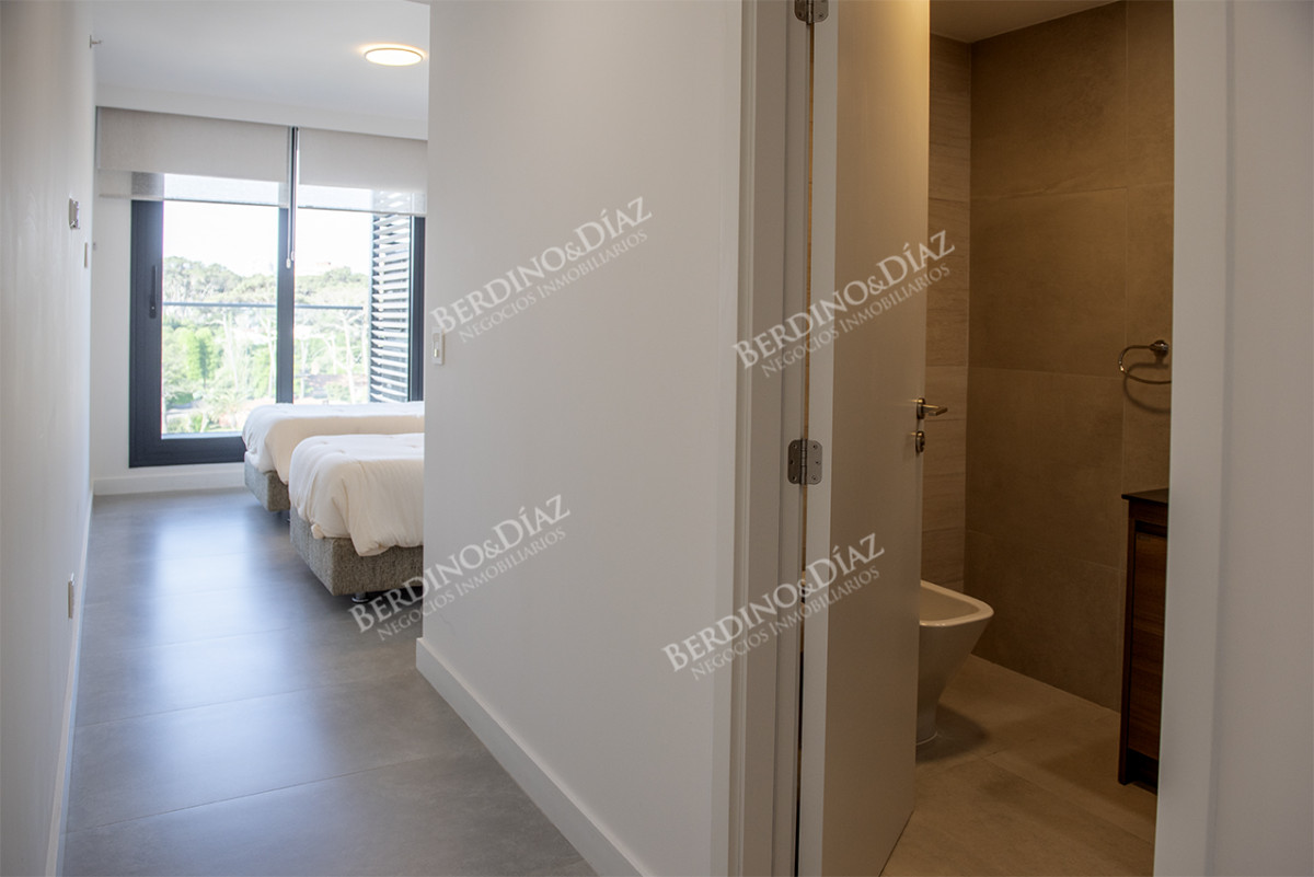 Apartamento ID.2724 - Espectacular departamento de 3  dormitorios en Ventian Playa Mansa.
