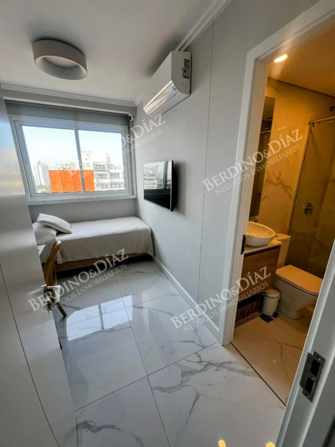 Apartamento ID.2748 - Apartamento en venta 4 dormitorios en Playa Mansa, Punta del Este.