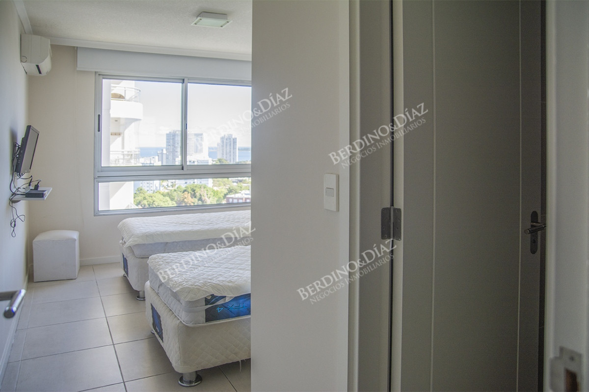 Apartamento ID.2559 - Apartamento de 3 dormitorios en Venta en Ocean Drive , Punta del este , Playa Brava 
