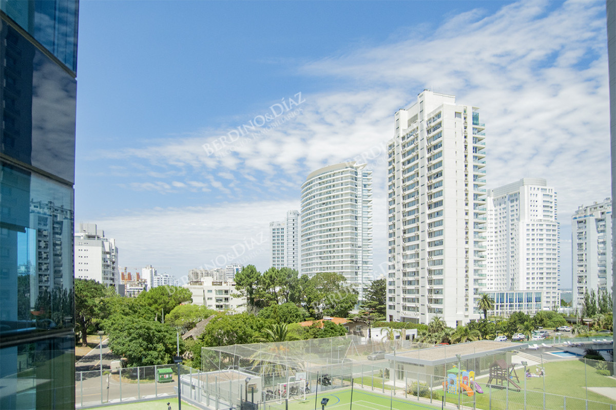 Apartamento ID.2475 - Vende departamento Playa  Mansa de 3 dormitorios parrillero