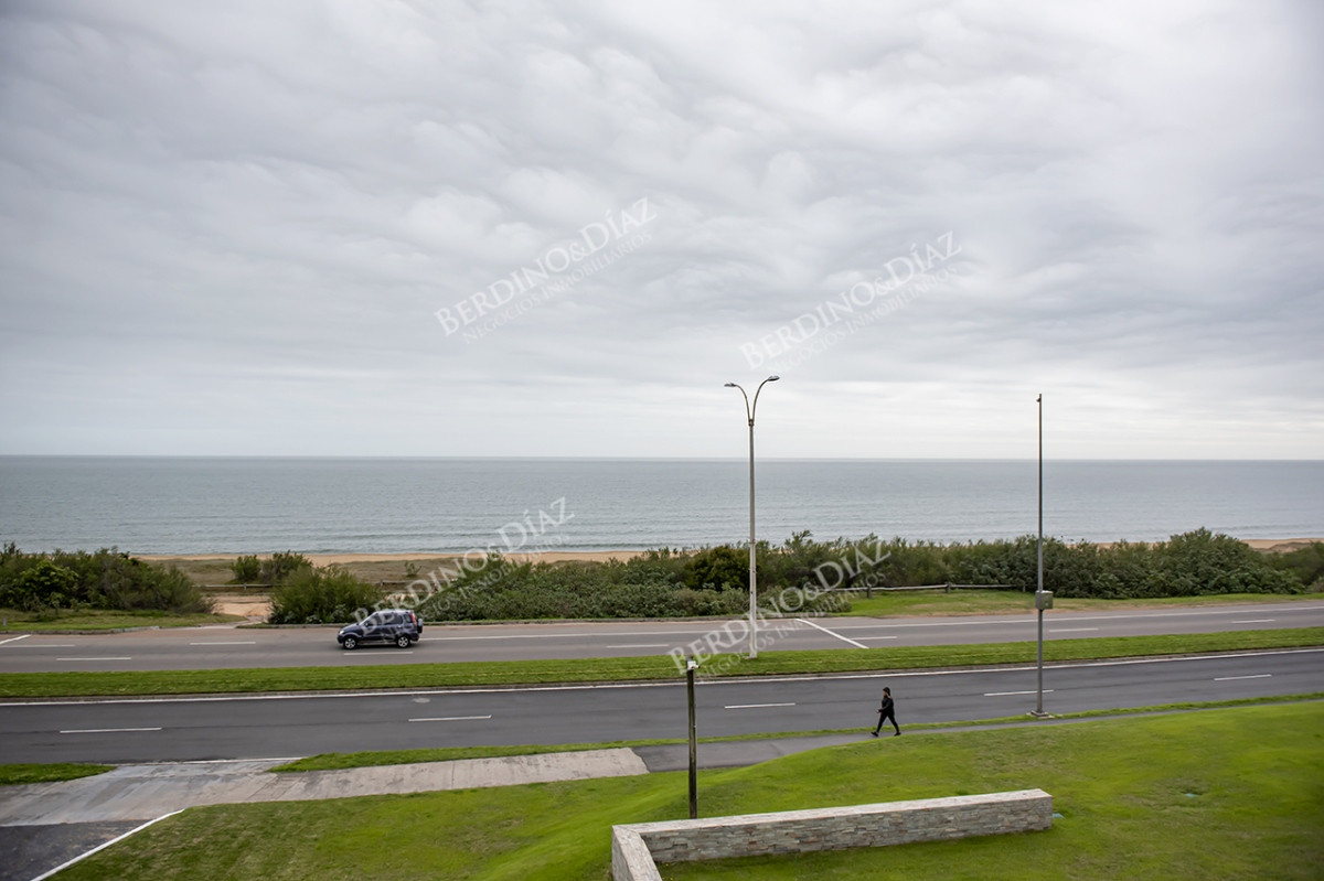 Apartamento ID.2463 - Departamento 3 dormitorios en venta. Oportunidad en Playa Mansa