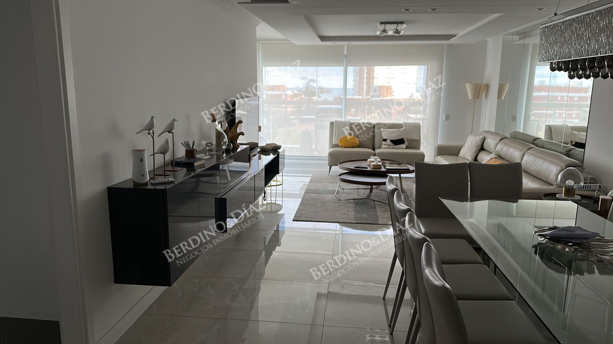 Apartamento ID.2475 - Vende departamento Playa  Mansa de 3 dormitorios parrillero