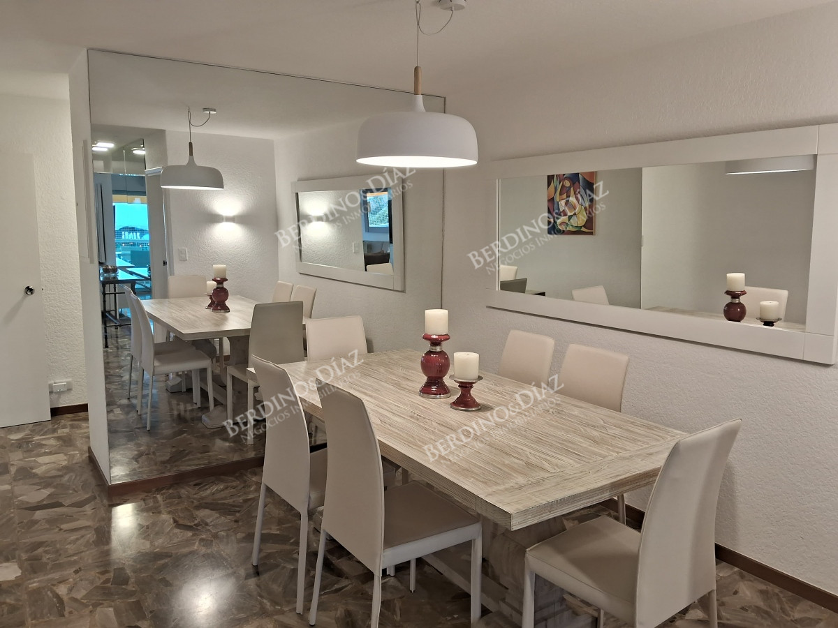 Apartamento ID.1863 - Hermoso Departamento de 3 dormitorios en venta frente al mar. 