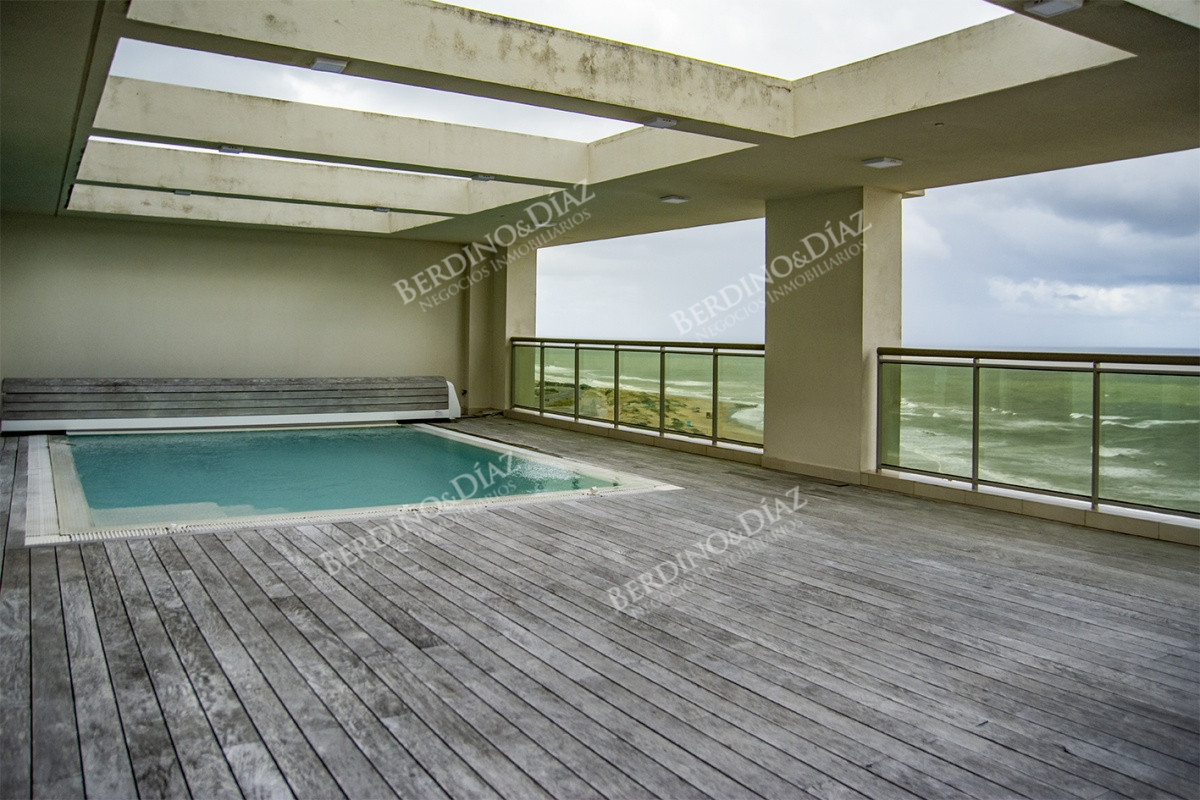 Apartamento ID.1408 - Penthouse en venta frente al mar en IMPERIALE. 