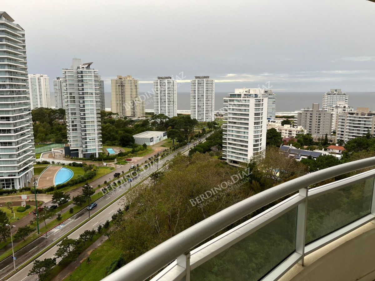 Apartamento ID.2763 - Apartamento en Venta de 3 dormitorios  Punta del Este