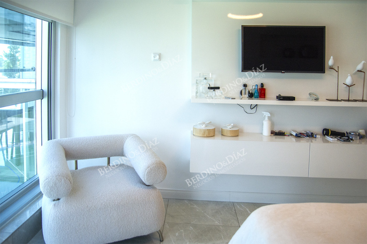 Apartamento ID.2475 - Vende departamento Playa  Mansa de 3 dormitorios parrillero