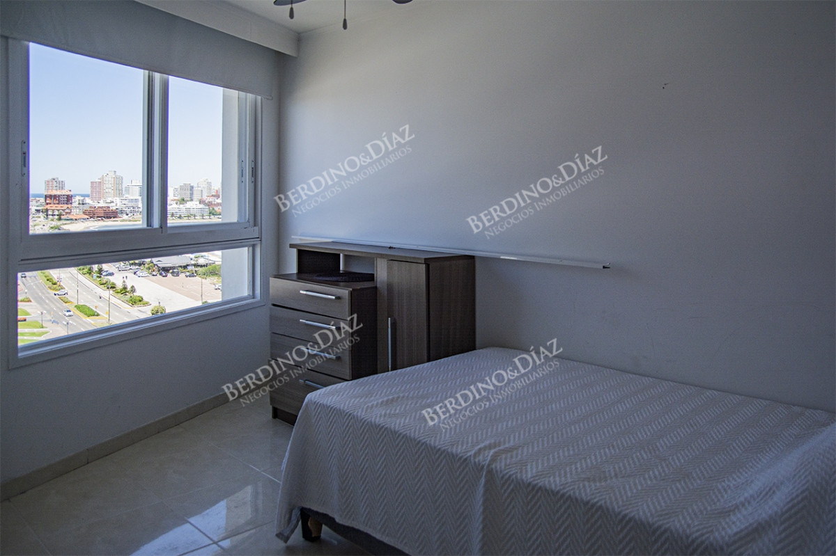 Apartamento ID.2478 - Venta apartamento de 3 dormitorios  Playa mansa Punta del Este 