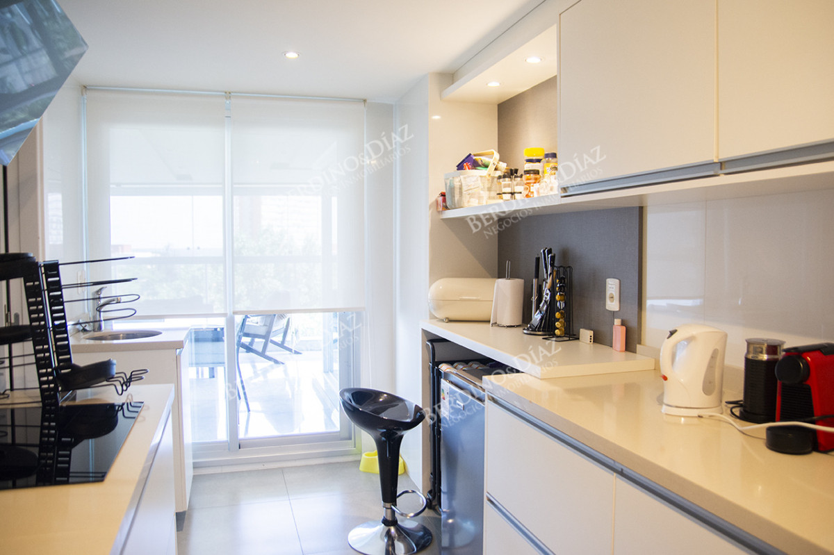 Apartamento ID.2475 - Vende departamento Playa  Mansa de 3 dormitorios parrillero