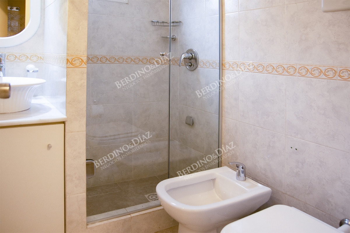 Apartamento ID.2062 - Apartamento 3 dormitorios con parrillero en venta frente al mar