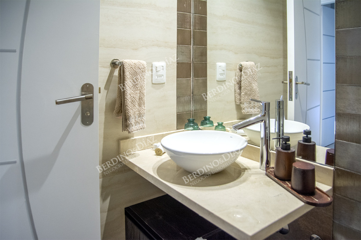 Apartamento ID.2475 - Vende departamento Playa  Mansa de 3 dormitorios parrillero