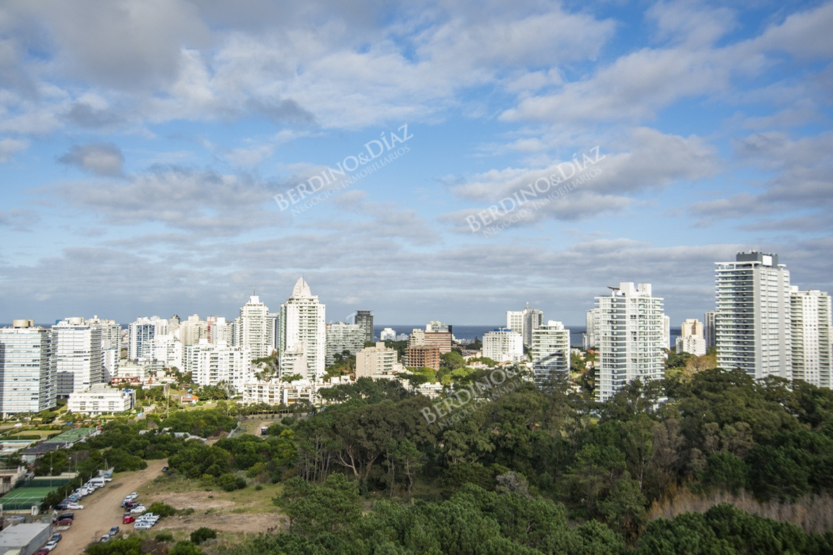 Apartamento ID.3030 - Departamento de 3 dormitorios en piso alto, Quartier del Mar, en venta.