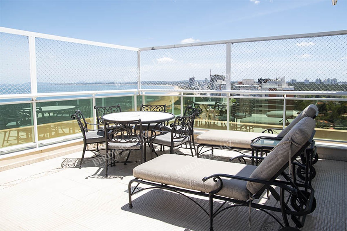 Apartamento ID.1293 - Espectacular  PentHouse duplex en venta  Playa Mansa