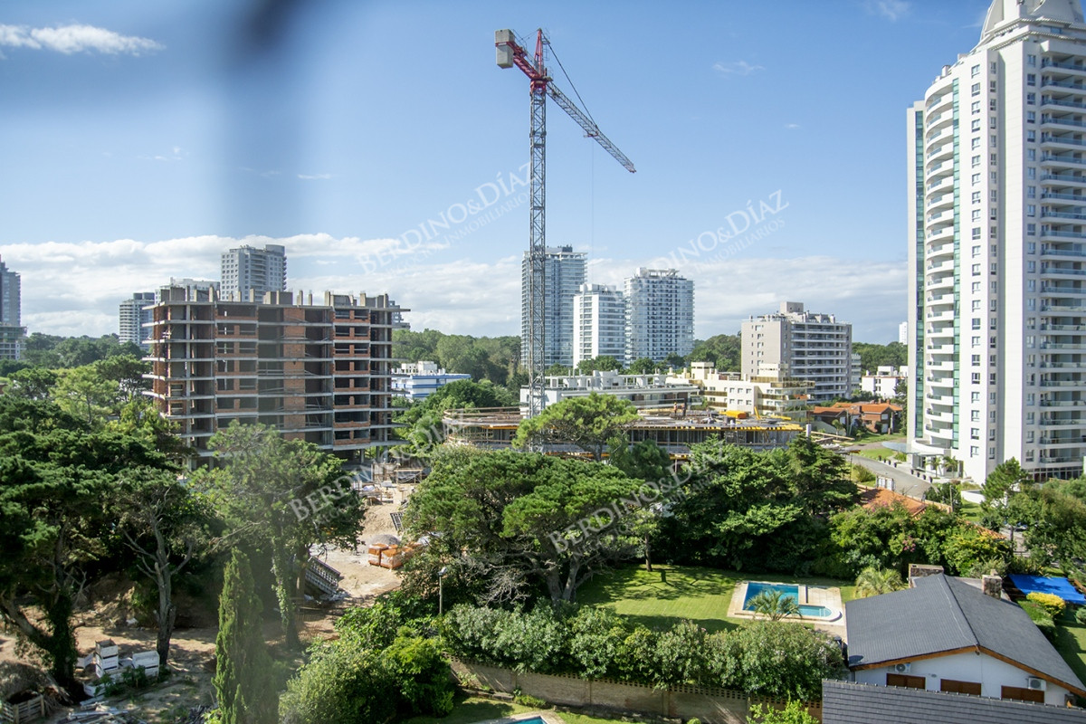 Apartamento ID.2688 - Apartamento en venta en Torre esmeralda de 3 dormitorios , en Punta del Este