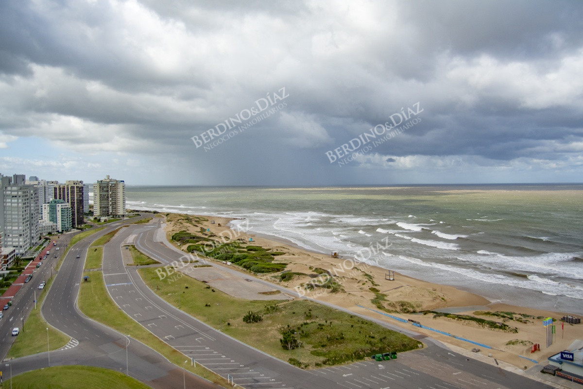 Apartamento ID.1408 - Penthouse en venta frente al mar en IMPERIALE. 