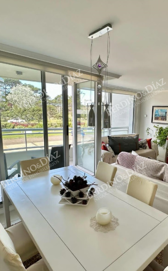 Apartamento ID.2759 - Se vende excelente apartamento con vista inigualable en Roosevelt, Punta del Este, de 2 dormitorios.
