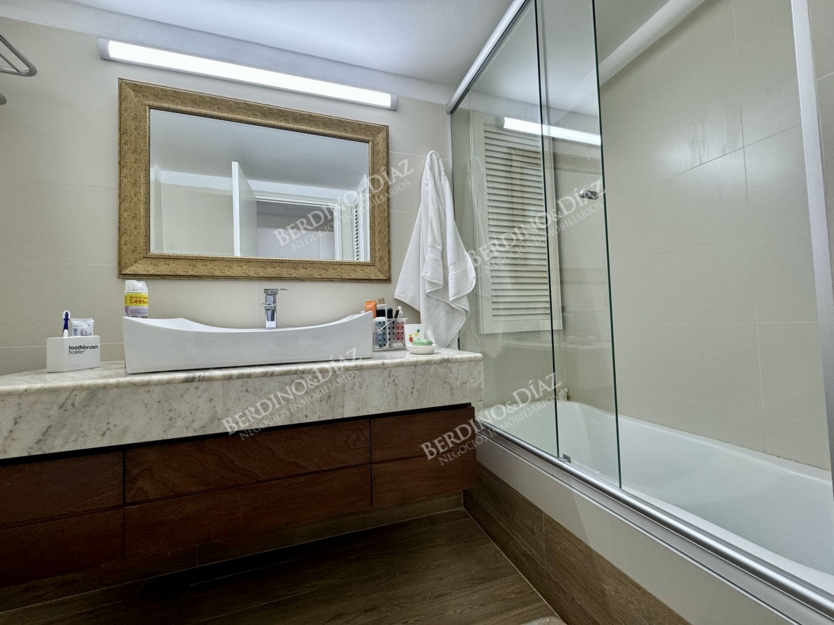 Apartamento ID.2700 - Vende apartamento de 4 dormitorios en edificio Cozumel Mansa.