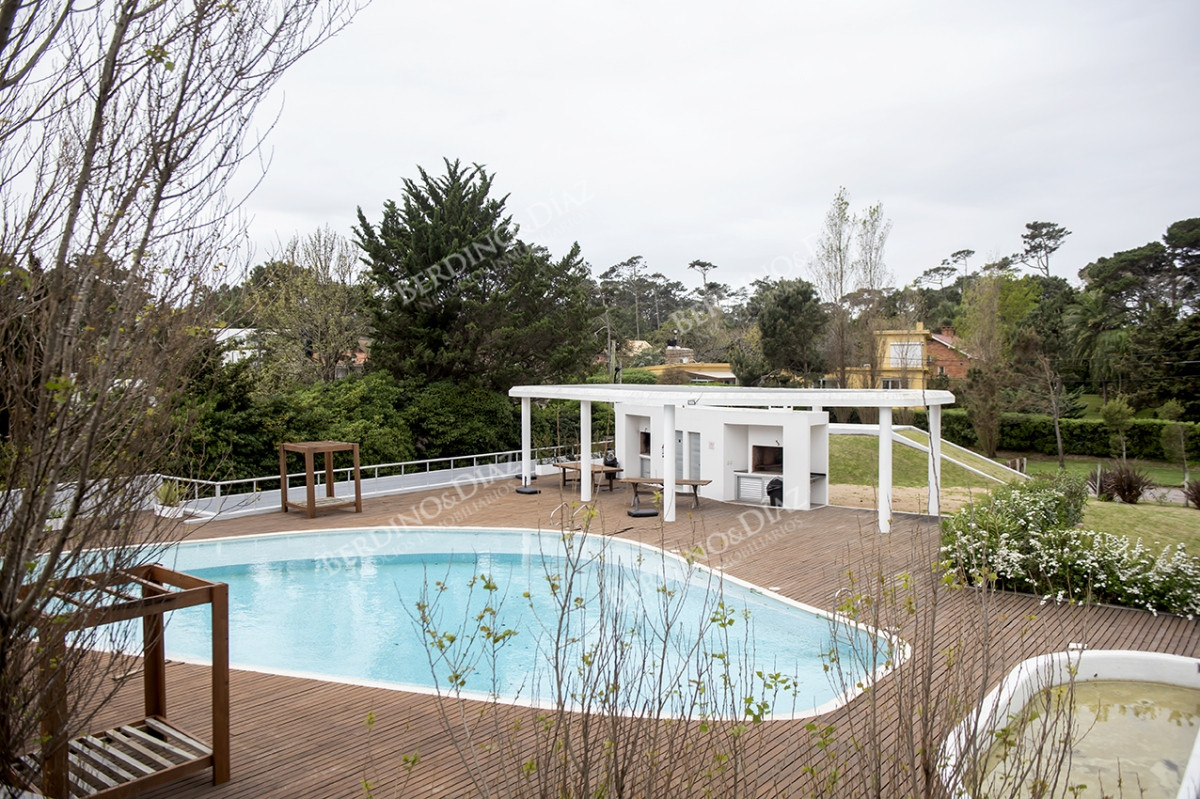 Apartamento ID.2463 - Departamento 3 dormitorios en venta. Oportunidad en Playa Mansa