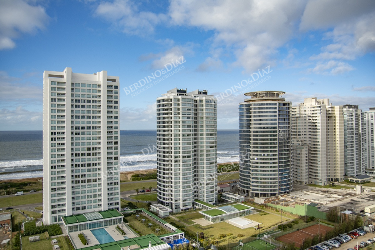 Apartamento ID.3030 - Departamento de 3 dormitorios en piso alto, Quartier del Mar, en venta.