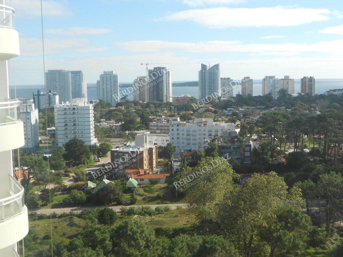 Apartamento ID.2763 - Apartamento en Venta de 3 dormitorios  Punta del Este