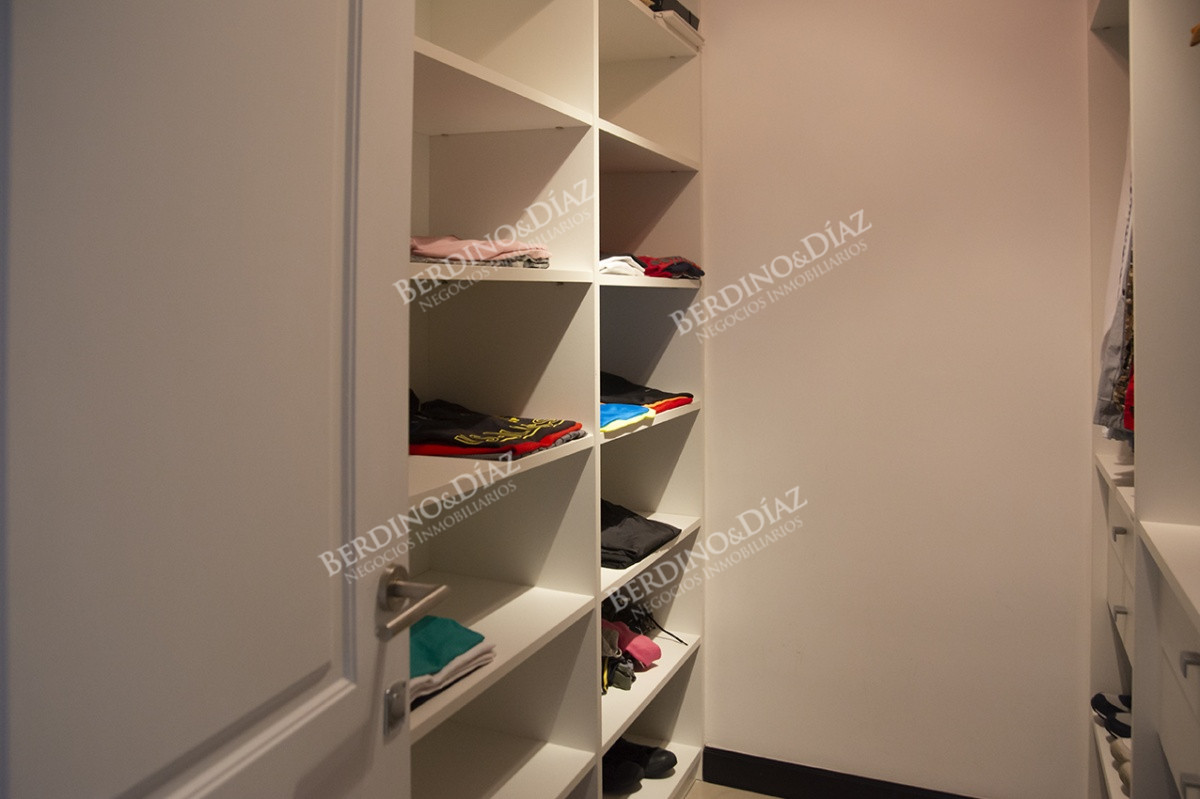 Apartamento ID.2466 - Departamento en venta frente al mar Playa Brava 3 dormitorios.