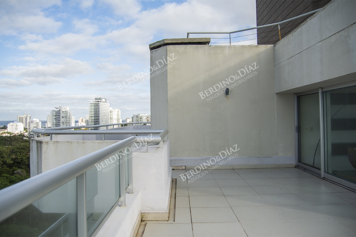 Apartamento ID.3030 - Departamento de 3 dormitorios en piso alto, Quartier del Mar, en venta.