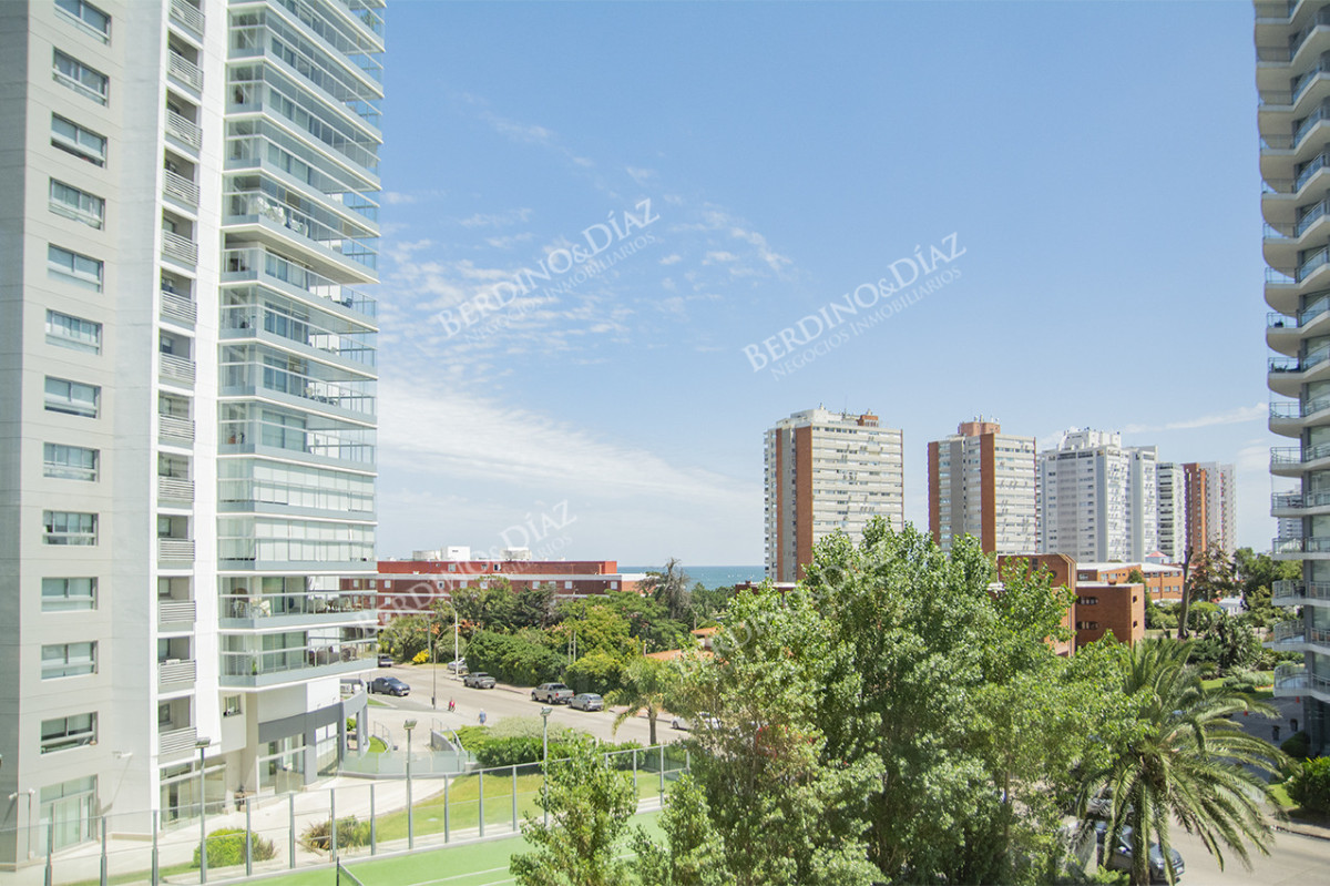 Apartamento ID.2475 - Vende departamento Playa  Mansa de 3 dormitorios parrillero