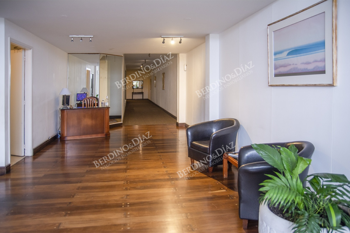 Apartamento ID.2062 - Apartamento 3 dormitorios con parrillero en venta frente al mar