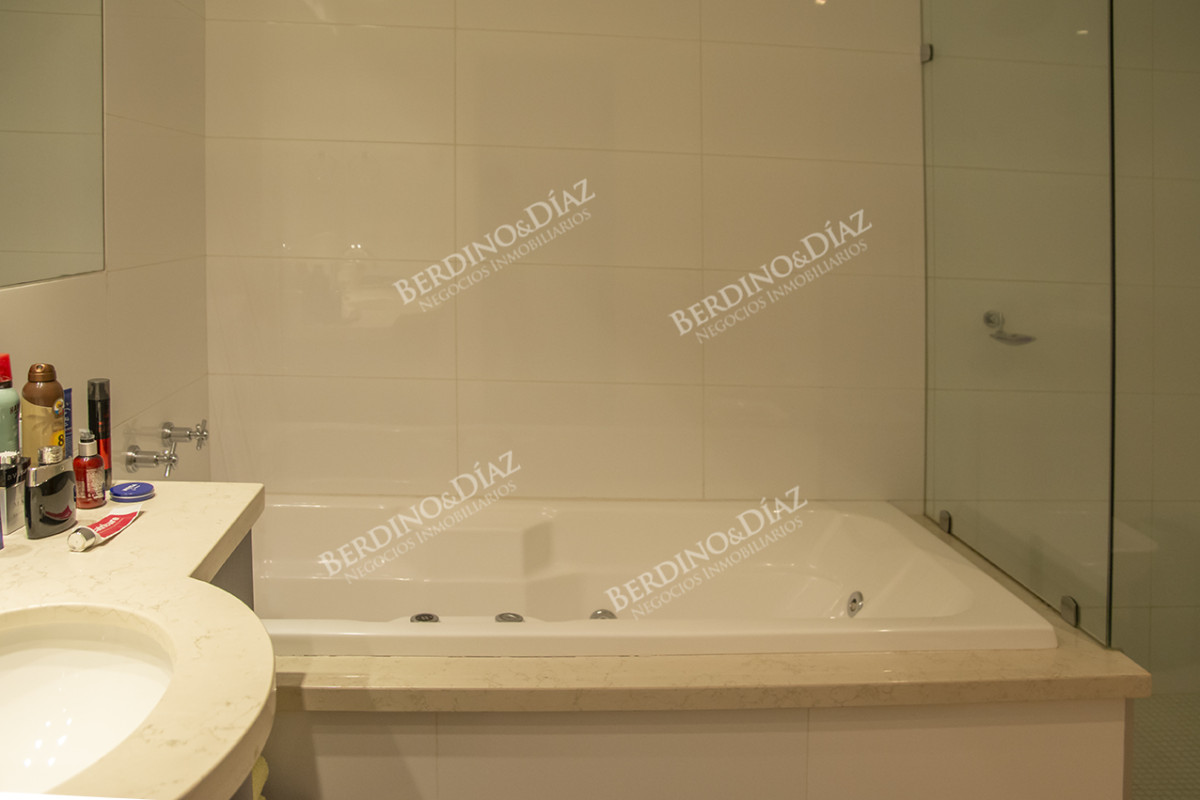Apartamento ID.2467 - Departamento en venta frente al mar Playa Brava 3 dormitorios.