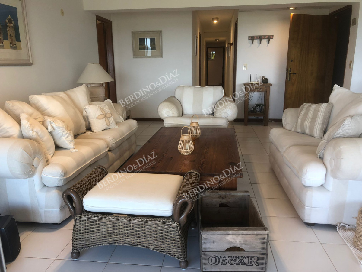 Apartamento ID.1431 - apartamento  para comprar  en primera línea financiado, con vista frontal al mar. Punta del Este.