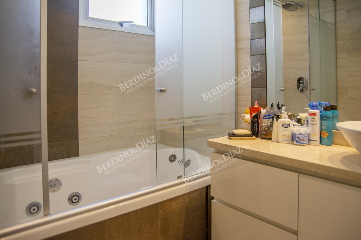 Apartamento ID.2475 - Vende departamento Playa  Mansa de 3 dormitorios parrillero