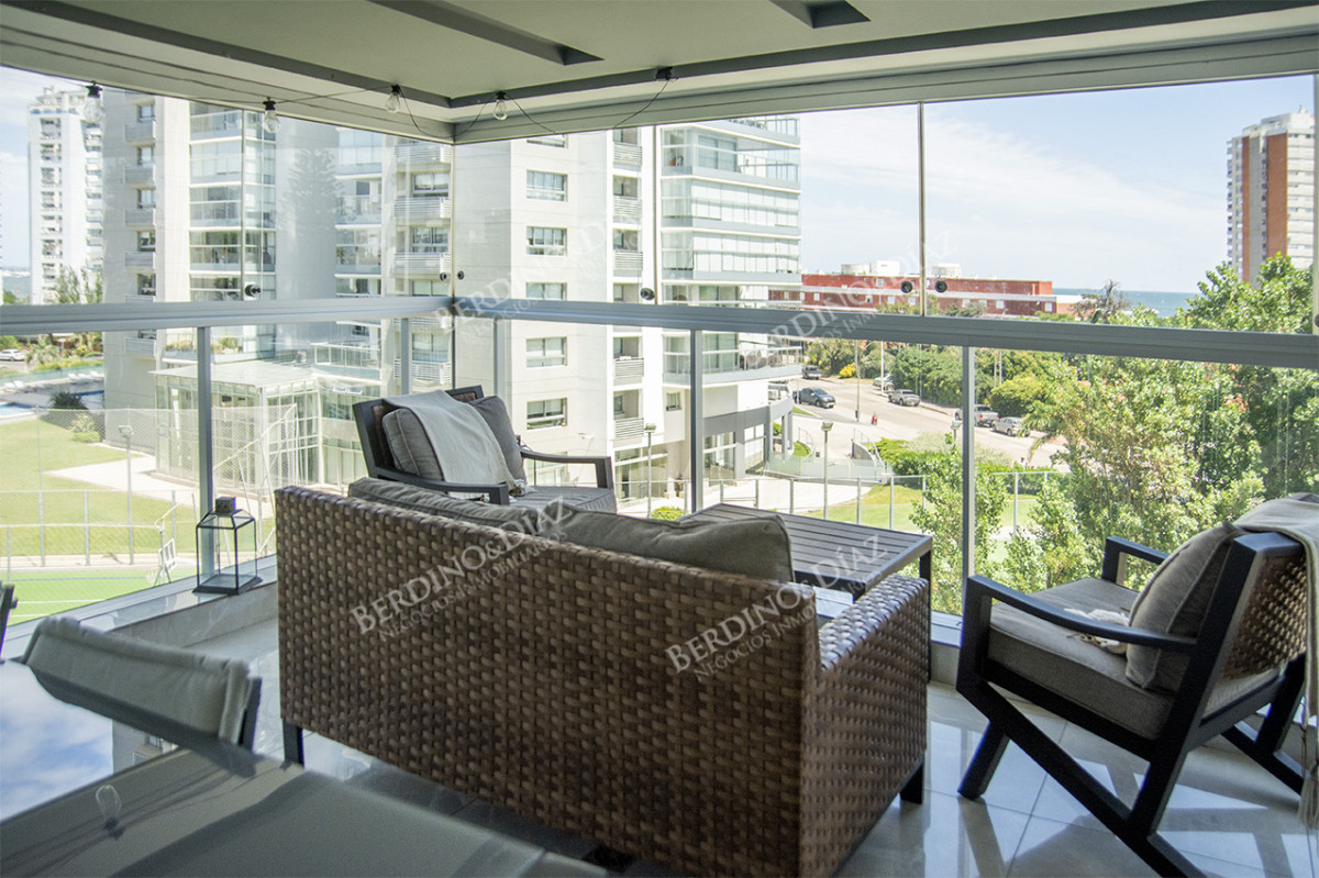 Apartamento ID.2475 - Vende departamento Playa  Mansa de 3 dormitorios parrillero