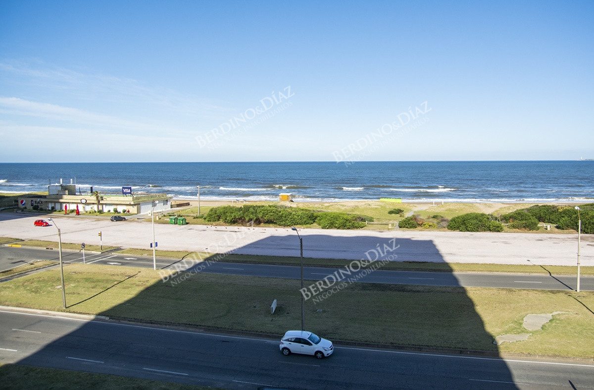 Apartamento ID.1453 - Apartamento de 3 dormitorios en playa brava frente al mar 