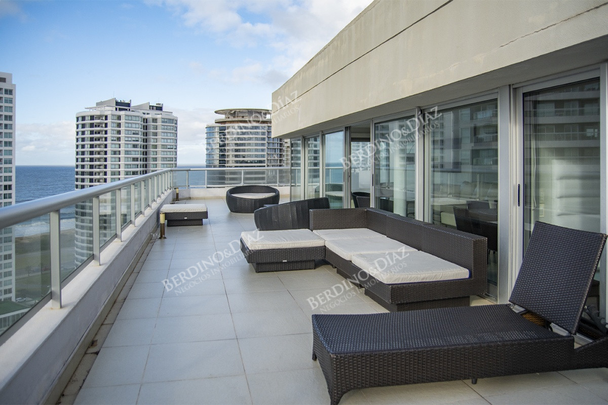 Apartamento ID.3030 - Departamento de 3 dormitorios en piso alto, Quartier del Mar, en venta.