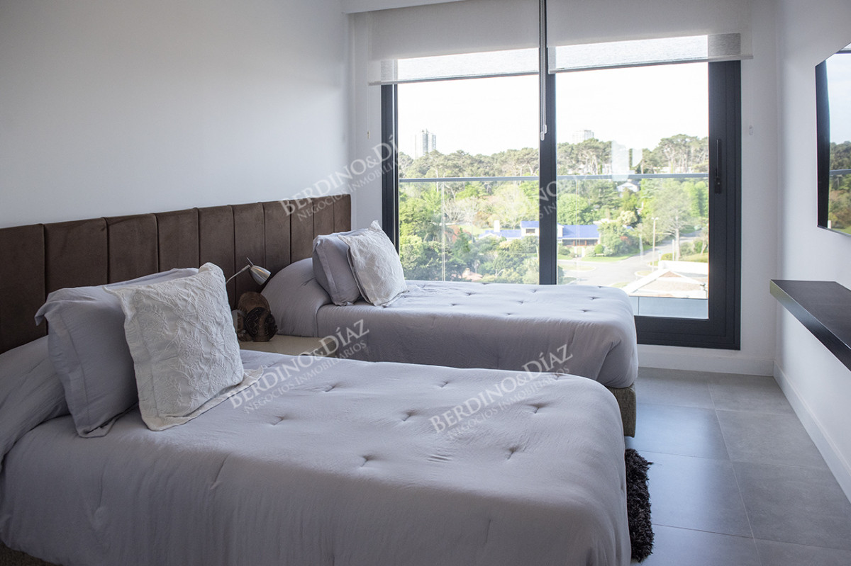 Apartamento ID.2724 - Espectacular departamento de 3  dormitorios en Ventian Playa Mansa.