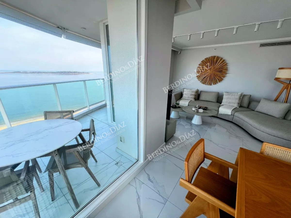 Apartamento ID.2748 - Apartamento en venta 4 dormitorios en Playa Mansa, Punta del Este.