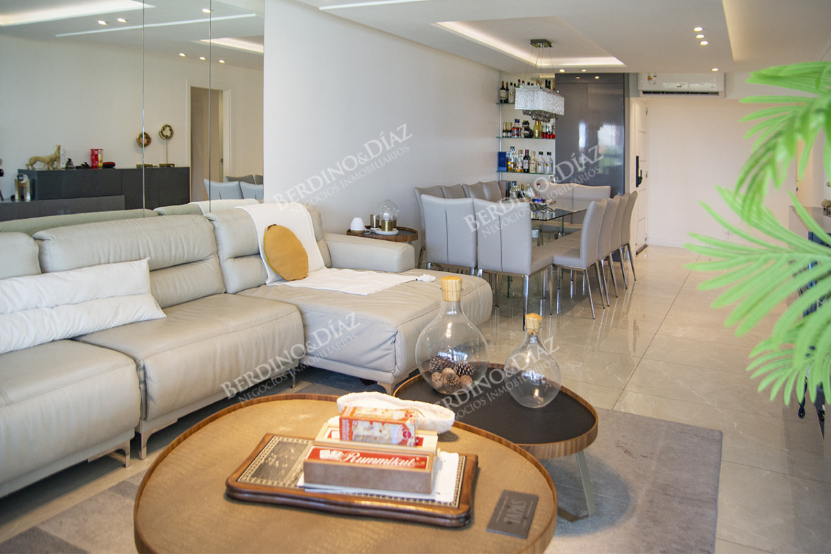 Apartamento ID.2475 - Vende departamento Playa  Mansa de 3 dormitorios parrillero