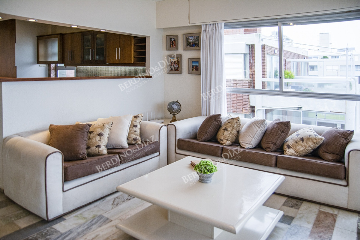 Apartamento ID.2062 - Apartamento 3 dormitorios con parrillero en venta frente al mar
