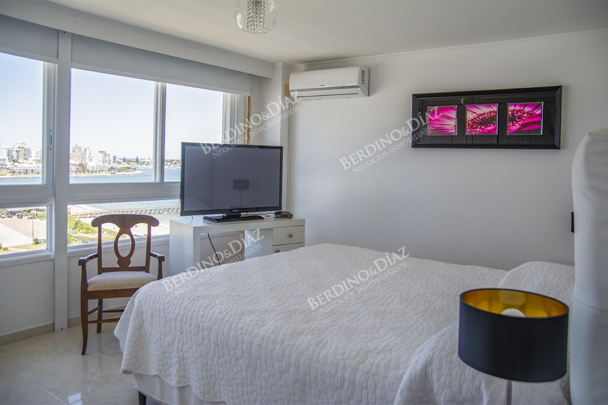 Apartamento ID.2478 - Venta apartamento de 3 dormitorios  Playa mansa Punta del Este 