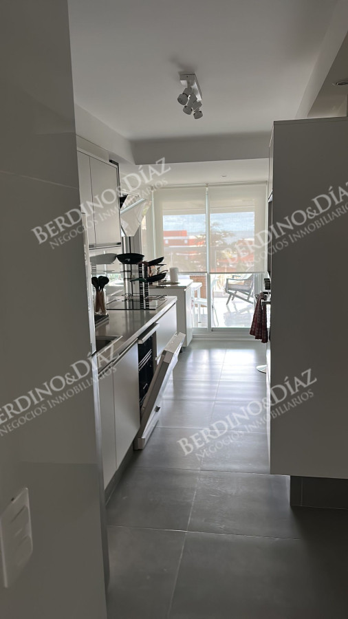 Apartamento ID.2475 - Vende departamento Playa  Mansa de 3 dormitorios parrillero