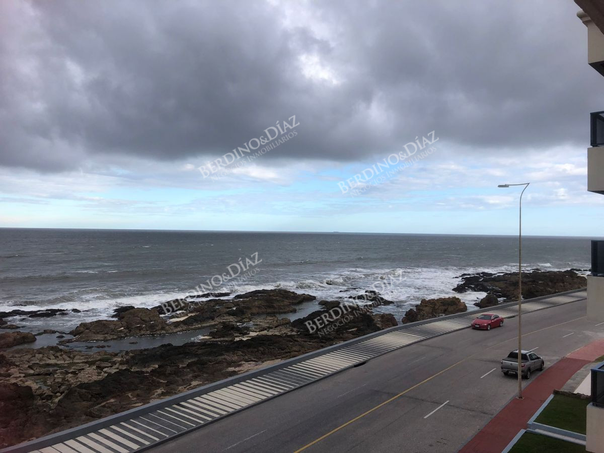 Apartamento ID.2703 - Hermoso departamento de 3 dormitorios frente al mar 