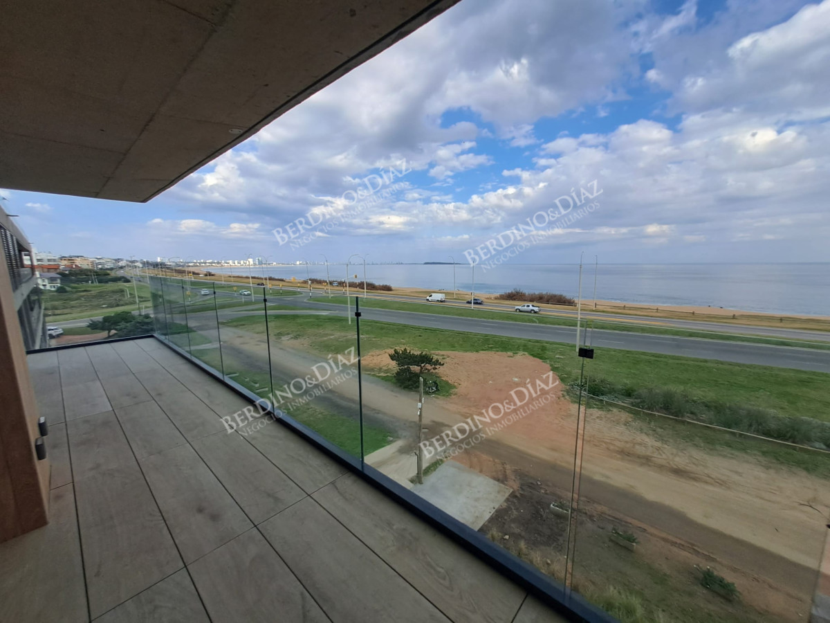 Apartamento ID.2465 - Espectacular departamento de 3 dormitorios frente al mar