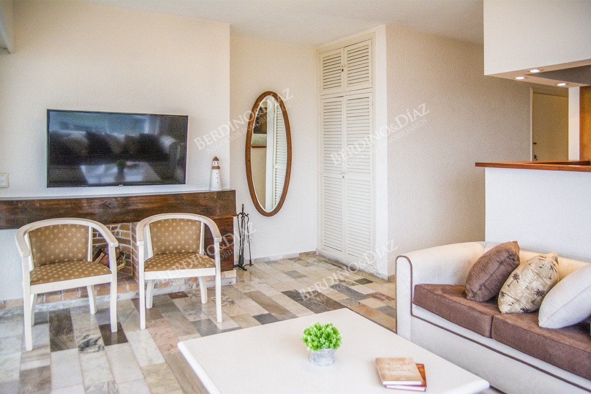 Apartamento ID.2062 - Apartamento 3 dormitorios con parrillero en venta frente al mar