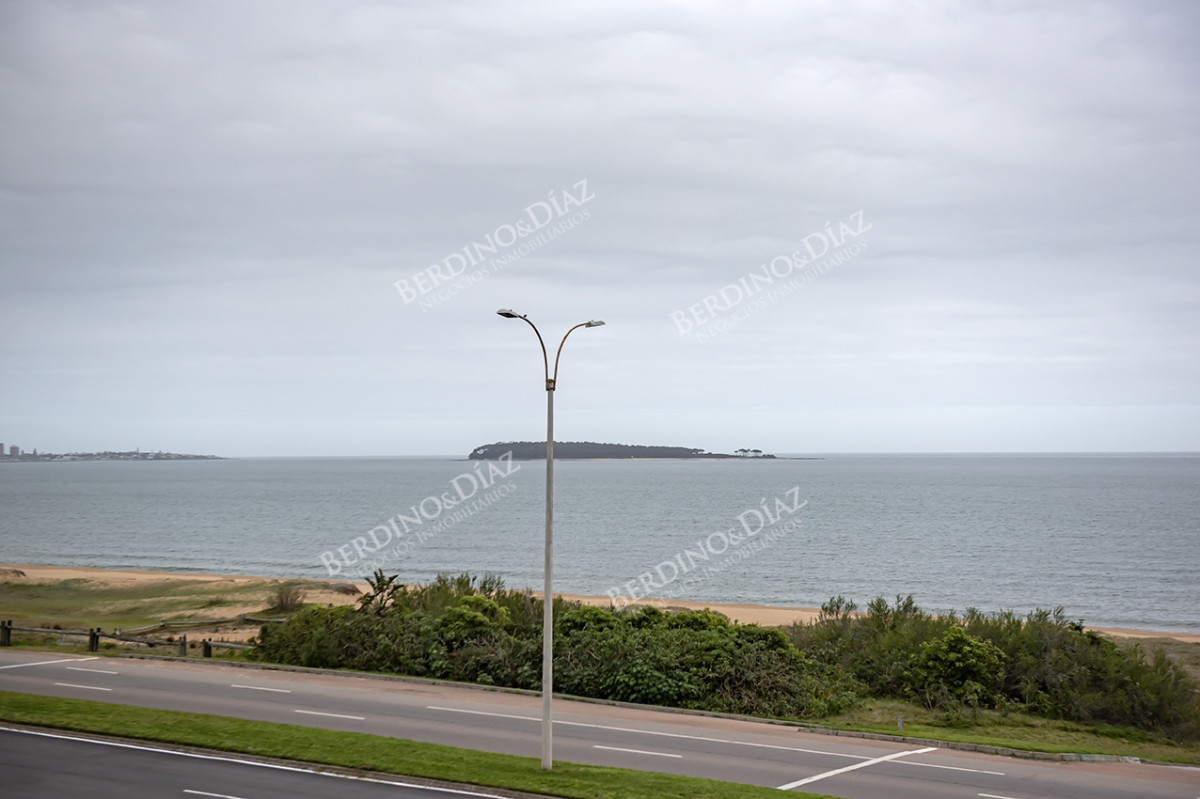 Apartamento ID.2463 - Departamento 3 dormitorios en venta. Oportunidad en Playa Mansa